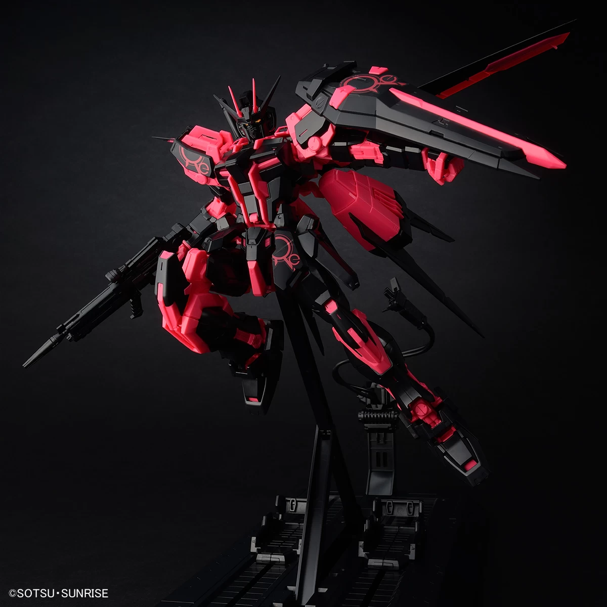 MG 1/100 AILE STRIKE GUNDAM Ver.RM (Recirculation Color / Neon Pink) (GAT-X105+AQM/E-X01) – Image 4